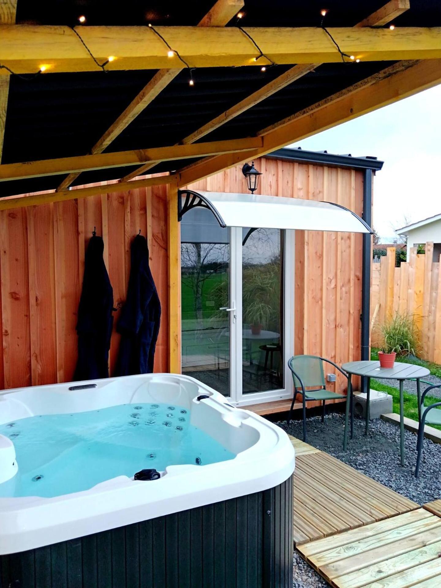 Chalet Cosy Avec Option Jacuzzi Saint-Genes-de-Fronsac Экстерьер фото